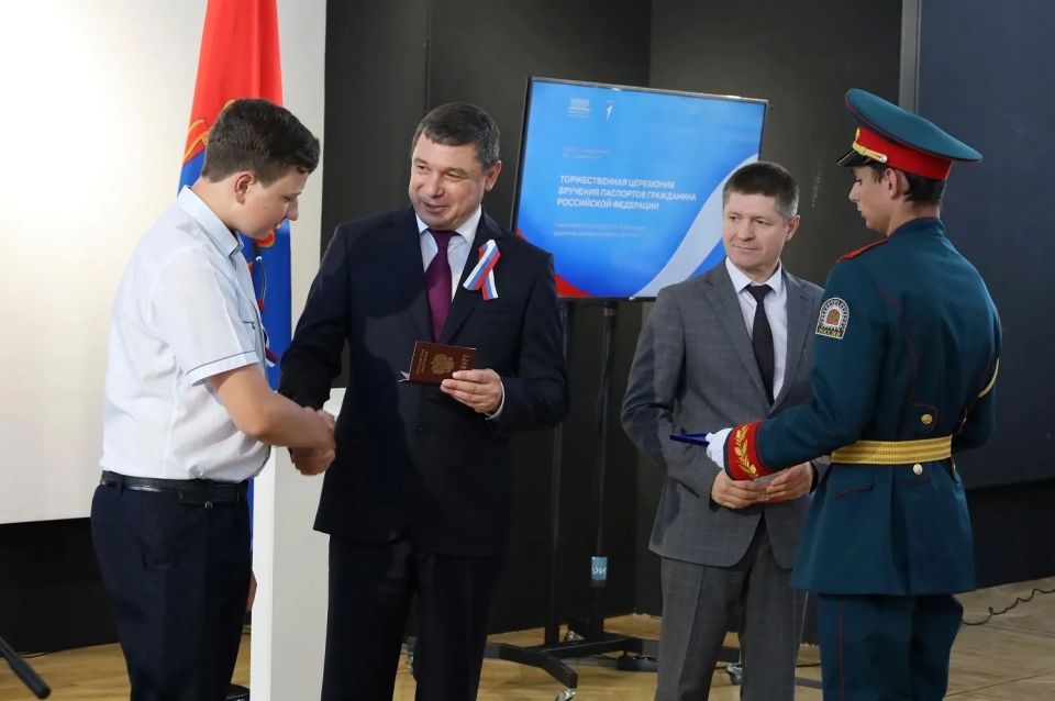 Торжественное вручение паспортов юным гражданам Тамбовской области в День России Торжественное вручение паспортов юным гражданам Тамбовской области в День России