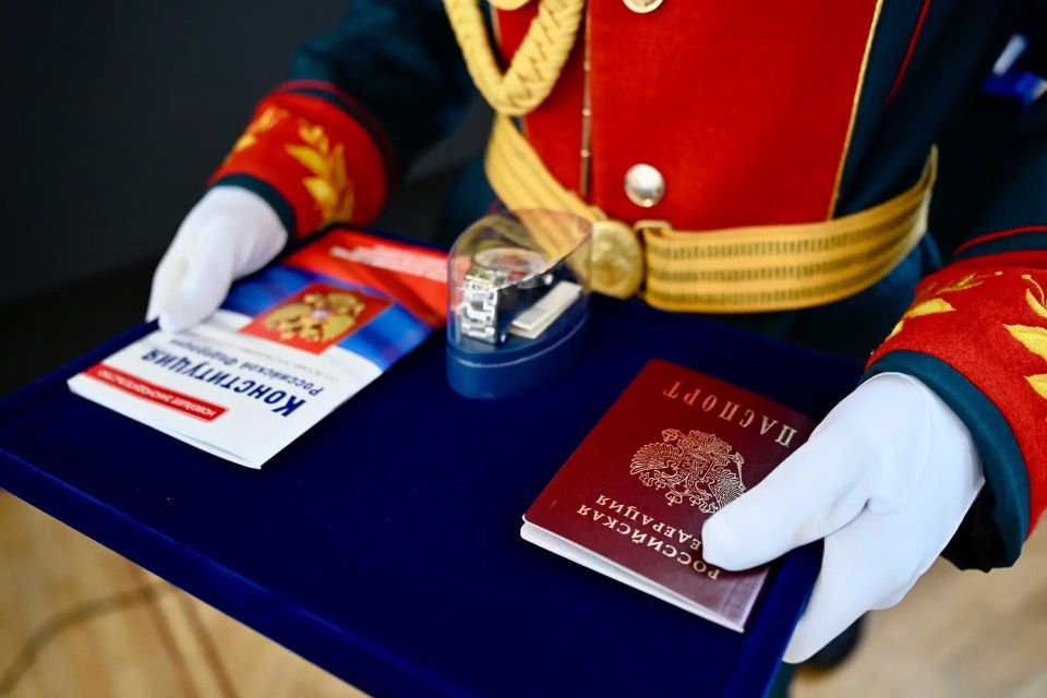 Евгений Первышов: В День России вручили паспорта школьникам Тамбовской области - победителям и призёрам всероссийских и региональных соревнований, олимпиад и конкурсов, активистам "Движения Первых" Евгений Первышов: В День России вручили паспорта школьникам Тамбовской области - победителям и призёрам всероссийских и региональных соревнований, олимпиад и конкурсов, активистам "Движения Первых"