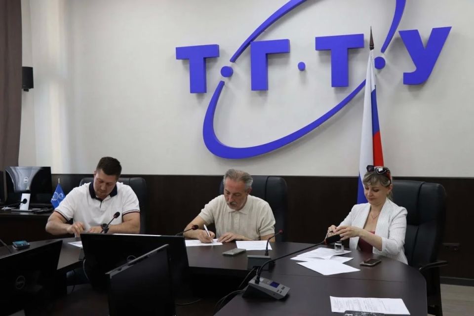 ТГТУ заключил договор о сотрудничестве со школой №3 в Тамбове ТГТУ заключил договор о сотрудничестве со школой №3 в Тамбове