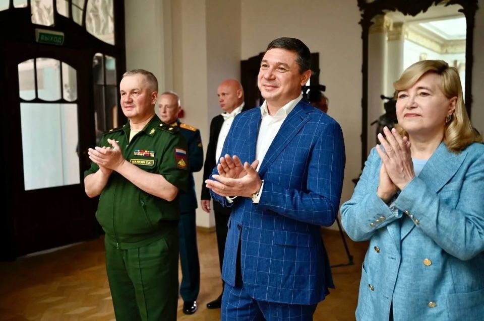 Глава Тамбовской области Евгений Первышов в музейном комплексе «Усадьба Асеевых» принял участие в открытии выставки «Неизвестный Агапкин», которая посвящена творческому пути русского и советского композитора Василия Агапкина Глава Тамбовской области Евгений Первышов в музейном комплексе «Усадьба Асеевых» принял участие в открытии выставки «Неизвестный Агапкин», которая посвящена творческому пути русского и советского композитора Василия Агапкина
