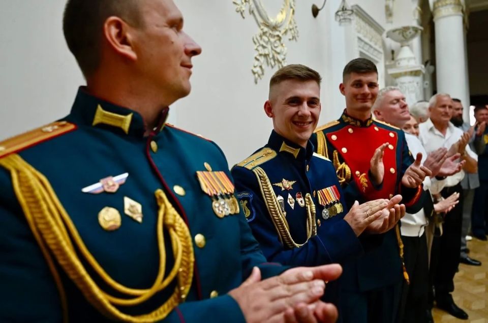 Глава Тамбовской области Евгений Первышов в музейном комплексе «Усадьба Асеевых» принял участие в открытии выставки «Неизвестный Агапкин», которая посвящена творческому пути русского и советского композитора Василия Агапкина Глава Тамбовской области Евгений Первышов в музейном комплексе «Усадьба Асеевых» принял участие в открытии выставки «Неизвестный Агапкин», которая посвящена творческому пути русского и советского композитора Василия Агапкина