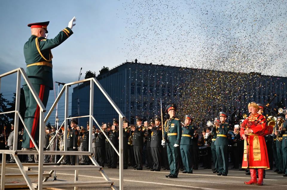Евгений Первышов: В Тамбовской области уже в 14-й раз прошёл Международный фестиваль духовых оркестров имени Василия Агапкина и Ильи Шатрова Евгений Первышов: В Тамбовской области уже в 14-й раз прошёл Международный фестиваль духовых оркестров имени Василия Агапкина и Ильи Шатрова