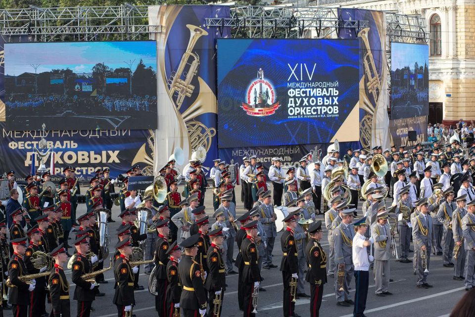 XIV Международный фестиваль духовых оркестров имени В. И. Агапкина и И. А. Шатрова завершился масштабным ярким гала-концертом! XIV Международный фестиваль духовых оркестров имени В. И. Агапкина и И. А. Шатрова завершился масштабным ярким гала-концертом!