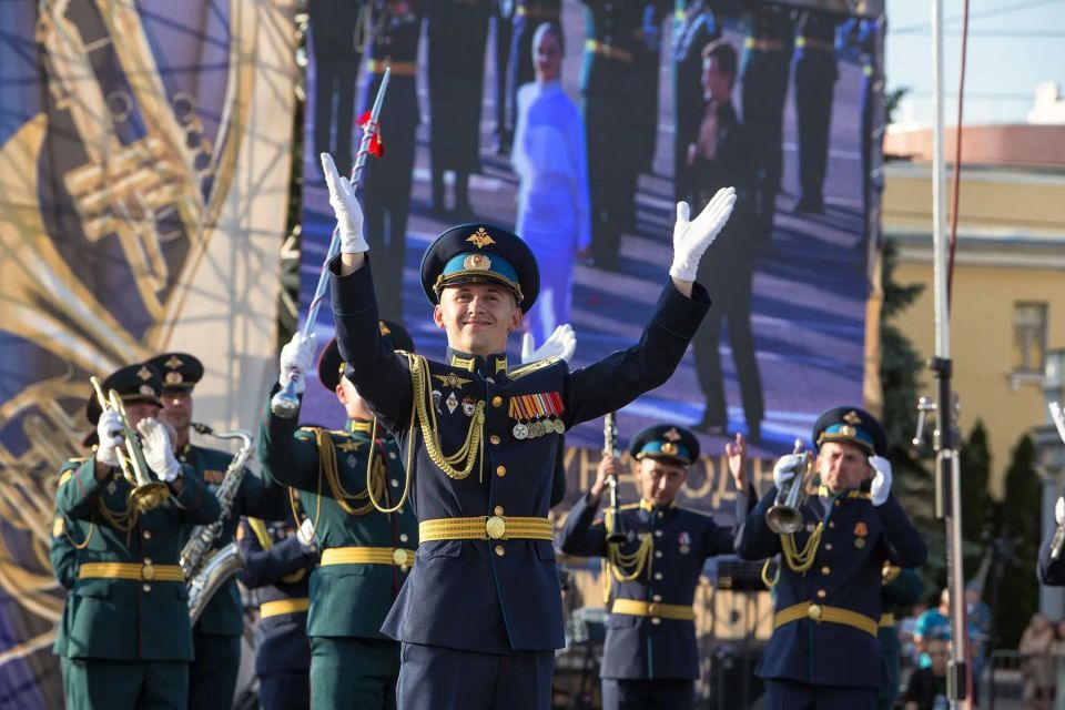 XIV Международный фестиваль духовых оркестров имени В. И. Агапкина и И. А. Шатрова завершился масштабным ярким гала-концертом! XIV Международный фестиваль духовых оркестров имени В. И. Агапкина и И. А. Шатрова завершился масштабным ярким гала-концертом!