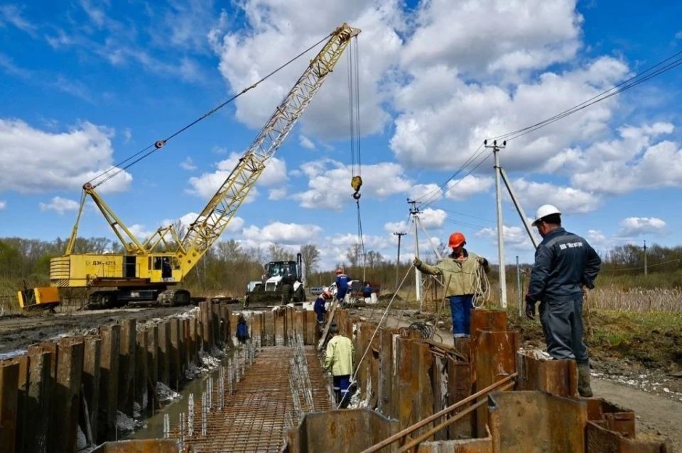 Об инвестиционной активности и реализации нацпроектов доложил на оперативном совещании руководителю региона Евгению Первышову глава Мичуринска Максим Харников Об инвестиционной активности и реализации нацпроектов доложил на оперативном совещании руководителю региона Евгению Первышову глава Мичуринска Максим Харников