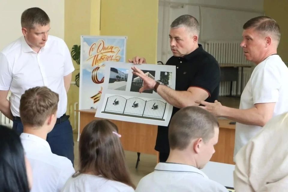 Об инвестиционной активности и реализации нацпроектов доложил на оперативном совещании руководителю региона Евгению Первышову глава Мичуринска Максим Харников Об инвестиционной активности и реализации нацпроектов доложил на оперативном совещании руководителю региона Евгению Первышову глава Мичуринска Максим Харников