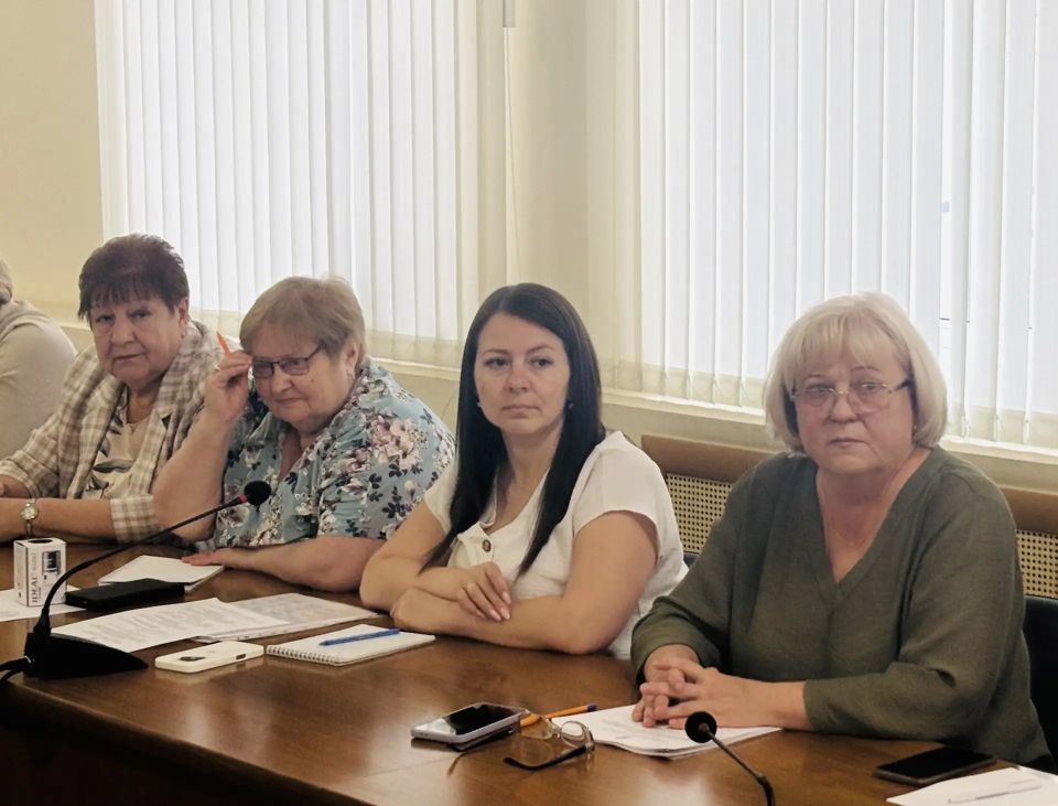 В избирательной комиссии региона организаторы выборов встретились для обсуждения вопросов подготовки и проведения предстоящих выборов депутатов регионального парламента В избирательной комиссии региона организаторы выборов встретились для обсуждения вопросов подготовки и проведения предстоящих выборов депутатов регионального парламента