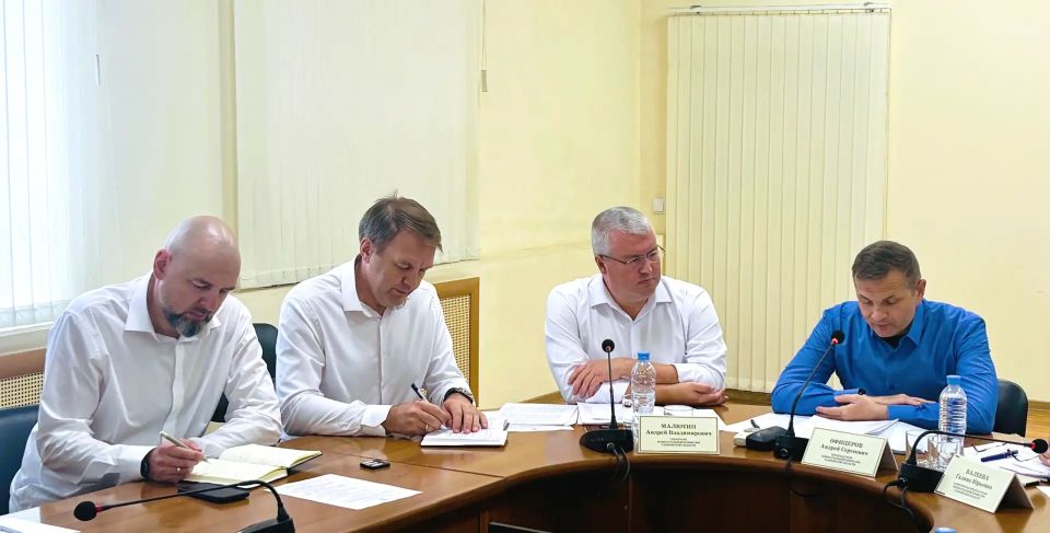 В избирательной комиссии региона организаторы выборов встретились для обсуждения вопросов подготовки и проведения предстоящих выборов депутатов регионального парламента В избирательной комиссии региона организаторы выборов встретились для обсуждения вопросов подготовки и проведения предстоящих выборов депутатов регионального парламента