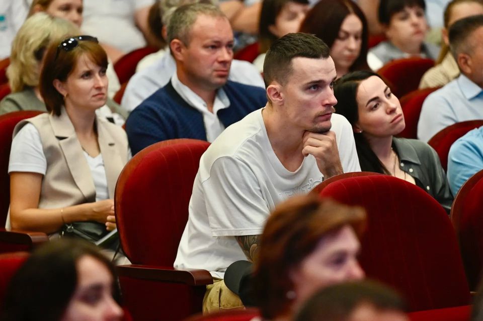 Евгений Первышов: Провели в Мичуринске VIII съезд Ассоциации крестьянских (фермерских) хозяйств и сельскохозяйственных кооперативов, посвящённый 35-летию фермерского движения в России Евгений Первышов: Провели в Мичуринске VIII съезд Ассоциации крестьянских (фермерских) хозяйств и сельскохозяйственных кооперативов, посвящённый 35-летию фермерского движения в России