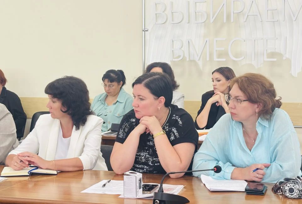 В избирательной комиссии региона организаторы выборов встретились для обсуждения вопросов подготовки и проведения предстоящих выборов депутатов регионального парламента В избирательной комиссии региона организаторы выборов встретились для обсуждения вопросов подготовки и проведения предстоящих выборов депутатов регионального парламента
