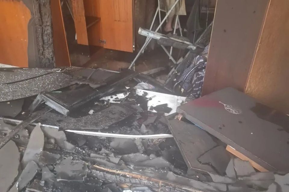 В Тамбовской области после удара молнии загорелся балкон многоэтажки В Тамбовской области после удара молнии загорелся балкон многоэтажки