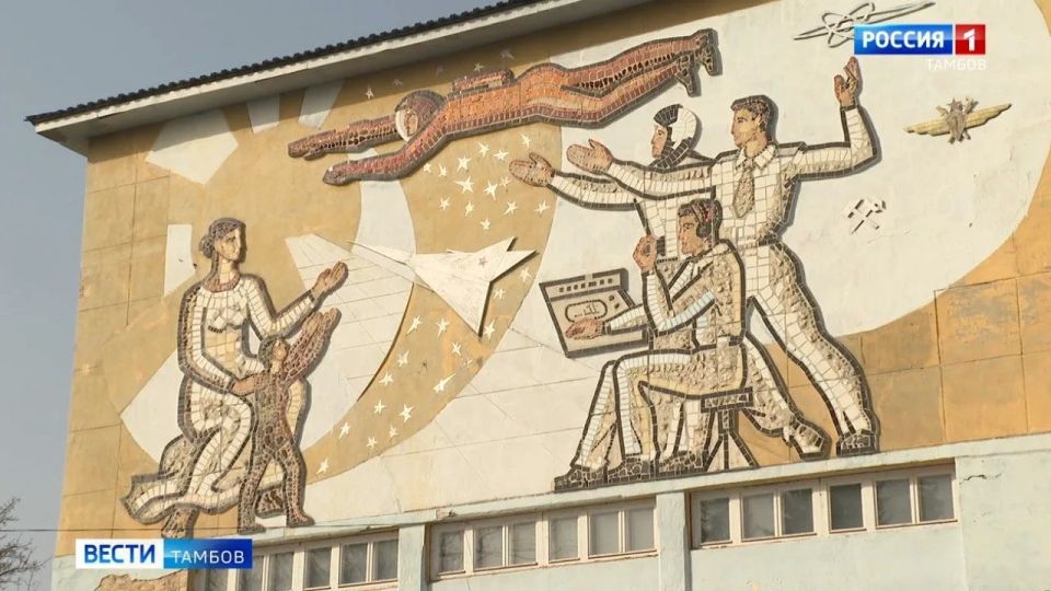На фасаде кадетского корпуса в Тамбове воссоздали рисунок исторического мозаичного панно На фасаде кадетского корпуса в Тамбове воссоздали рисунок исторического мозаичного панно