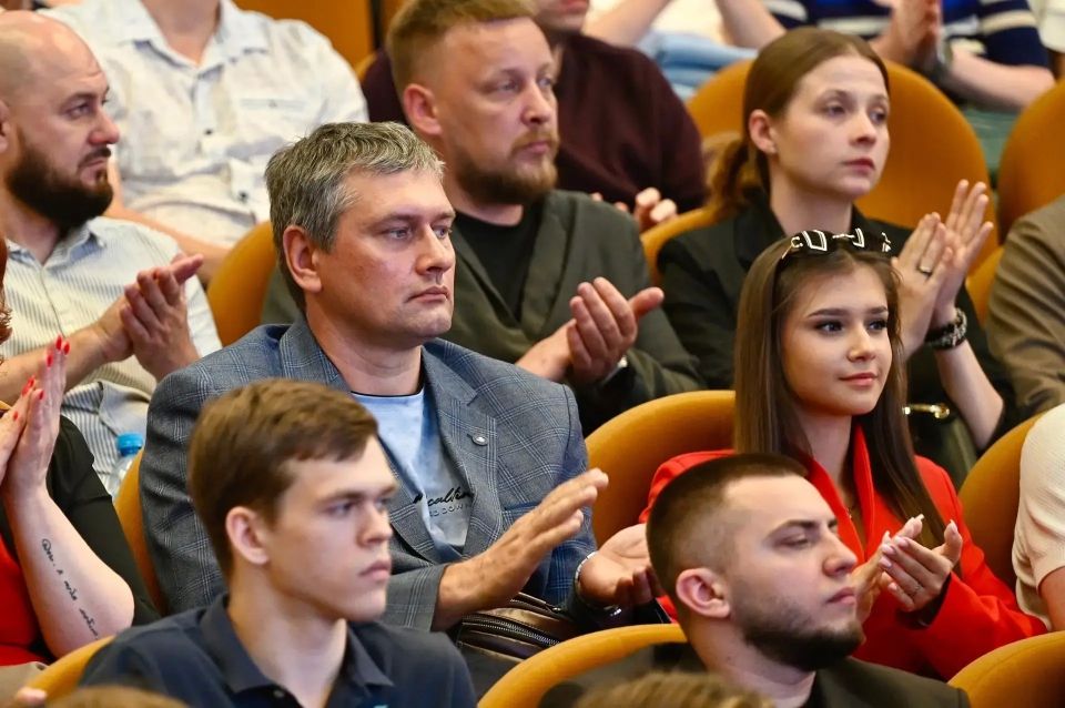 17 июня в областном правительстве состоялось расширенное заседание Тамбовского регионального отделения Союза машиностроителей России, на котором рассмотрели вопросы реализации молодежной политики и привлечения молодых кадров... 17 июня в областном правительстве состоялось расширенное заседание Тамбовского регионального отделения Союза машиностроителей России, на котором рассмотрели вопросы реализации молодежной политики и привлечения молодых кадров...
