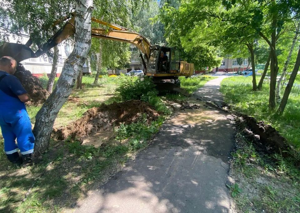 На Мичуринской устранили повреждение водовода На Мичуринской устранили повреждение водовода
