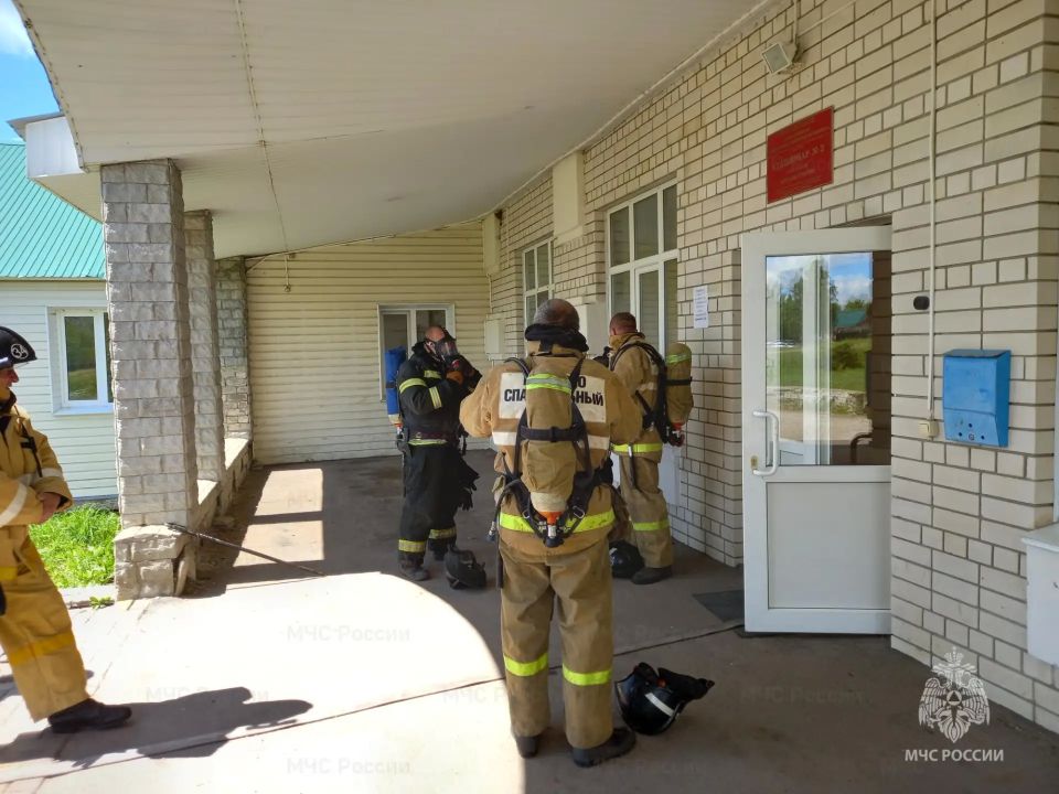 В центральной больнице Гавриловского округа потушили условный пожар В центральной больнице Гавриловского округа потушили условный пожар
