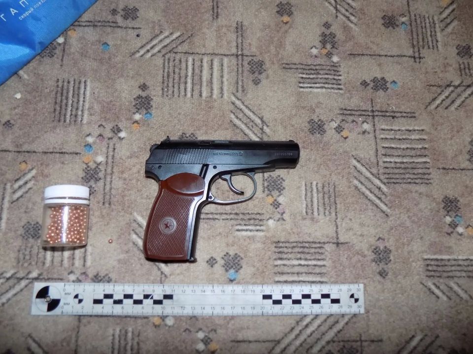 В Мичуринске мужчина стрелял в подростка из пневматического пистолета В Мичуринске мужчина стрелял в подростка из пневматического пистолета
