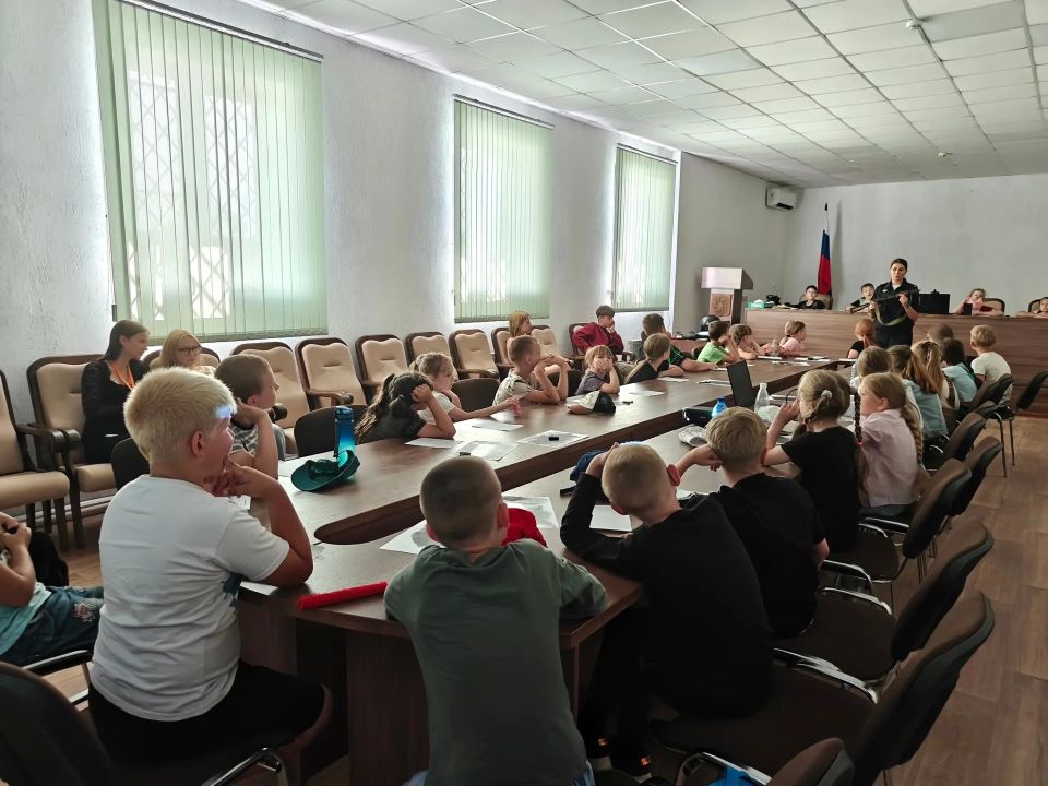 В ОМВД России по г. Котовску прошел День открытых дверей для юных воспитанников лагеря дневного пребывания В ОМВД России по г. Котовску прошел День открытых дверей для юных воспитанников лагеря дневного пребывания
