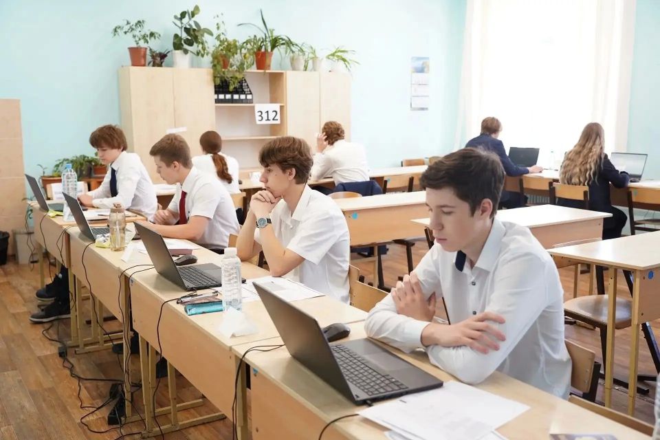 Выпускники Тамбовской области сдают ЕГЭ по информатике и иностранным языкам Выпускники Тамбовской области сдают ЕГЭ по информатике и иностранным языкам