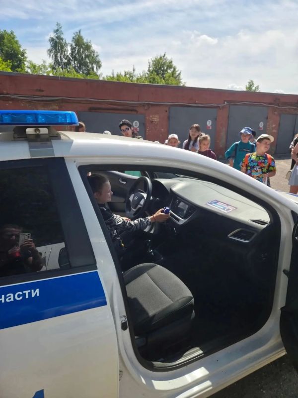 В ОМВД России по г. Котовску прошел День открытых дверей для юных воспитанников лагеря дневного пребывания В ОМВД России по г. Котовску прошел День открытых дверей для юных воспитанников лагеря дневного пребывания