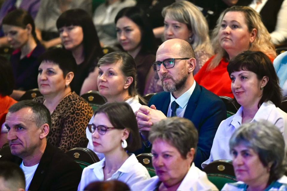 Евгений Первышов: Поздравили с наступающим праздником медицинских работников Тамбовской области и наградили лучших представителей профессии Евгений Первышов: Поздравили с наступающим праздником медицинских работников Тамбовской области и наградили лучших представителей профессии
