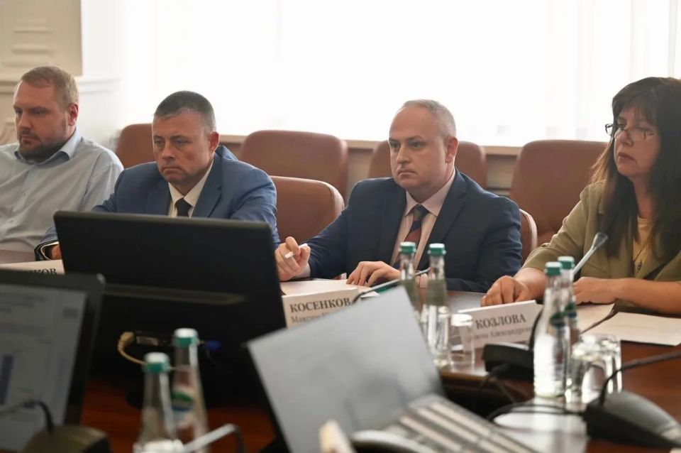 19 июня под председательством главы региона Евгения Первышова прошла коллегия министерства топливно-энергетического комплекса и жилищно-коммунального хозяйства Тамбовской области 19 июня под председательством главы региона Евгения Первышова прошла коллегия министерства топливно-энергетического комплекса и жилищно-коммунального хозяйства Тамбовской области
