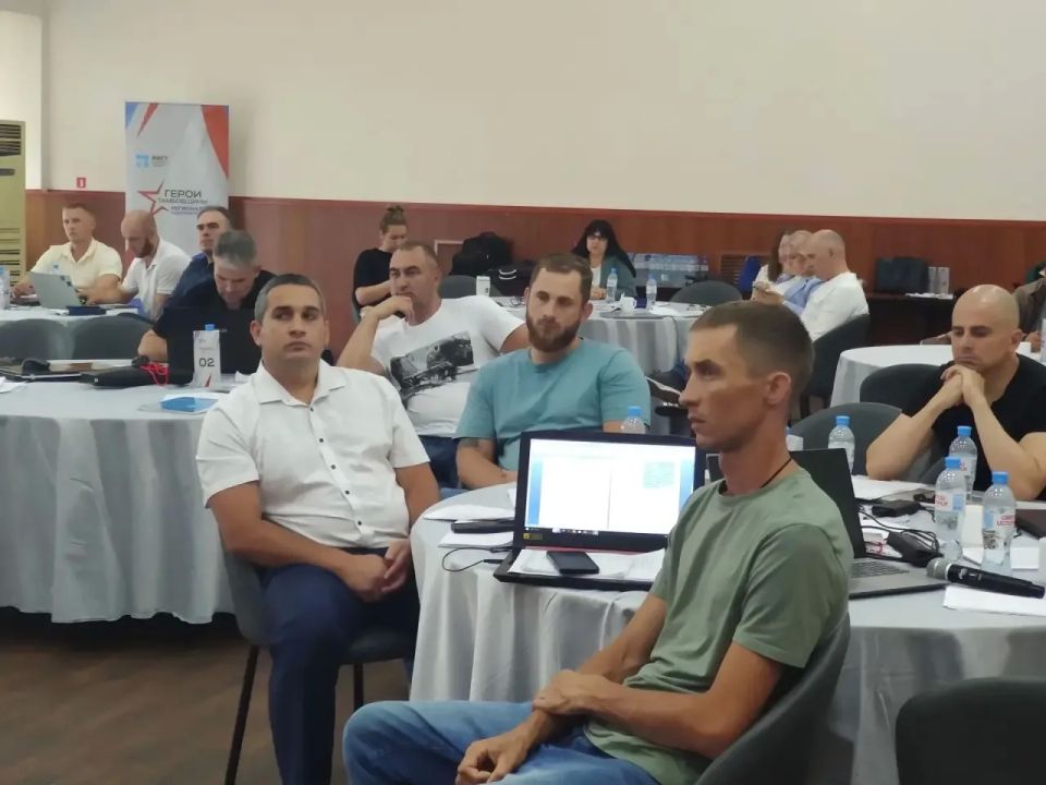 Максим Косенков: Встретился сегодня с участниками региональной кадровой программы «Герои Тамбовщины», которая реализуется по инициативе главы области Евгения Алексеевича Первышова Максим Косенков: Встретился сегодня с участниками региональной кадровой программы «Герои Тамбовщины», которая реализуется по инициативе главы области Евгения Алексеевича Первышова