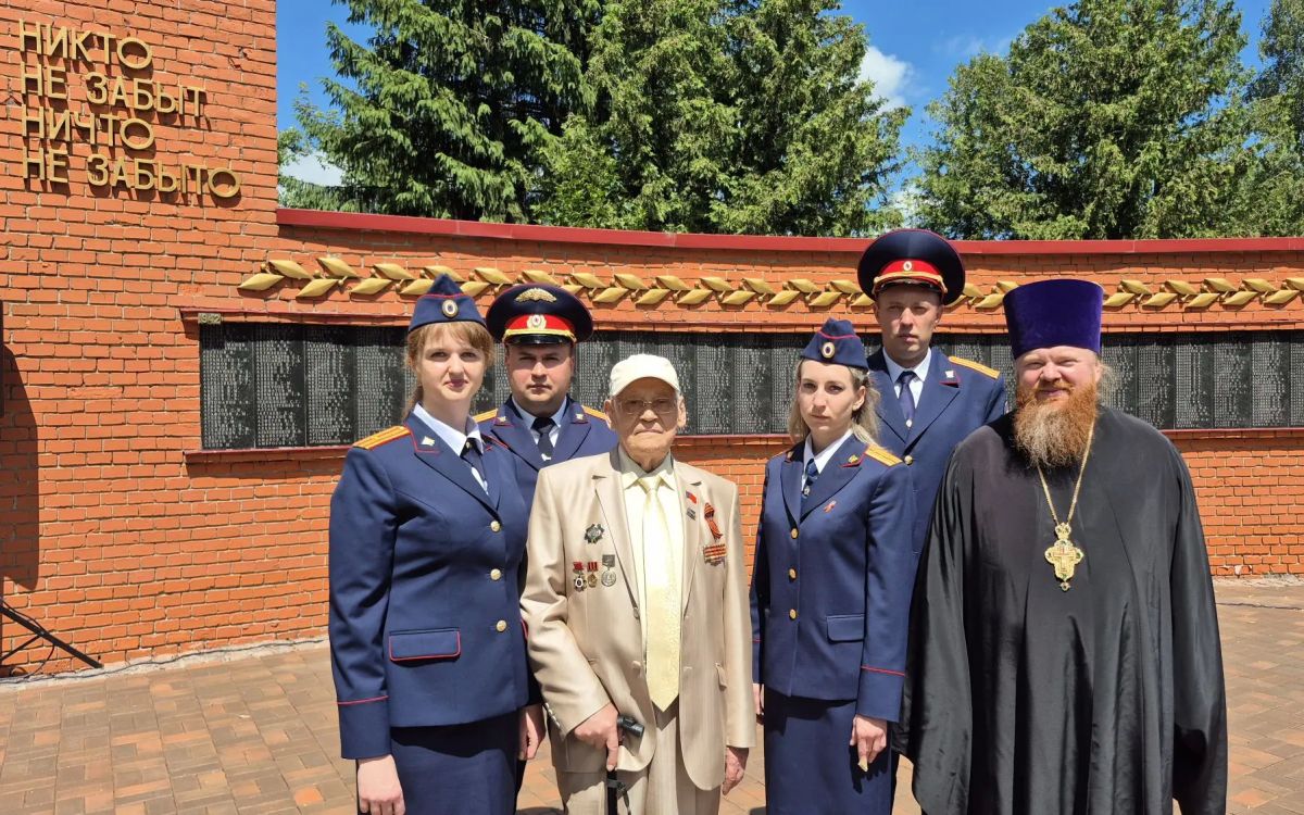 В День памяти и скорби руководитель и сотрудники следственного управления СК России по Тамбовской области присоединились к общероссийской акции «Минута молчания» В День памяти и скорби руководитель и сотрудники следственного управления СК России по Тамбовской области присоединились к общероссийской акции «Минута молчания»