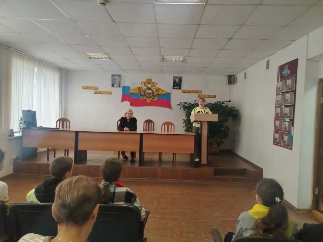 Сосновские полицейские и общественники присоединились к Всероссийской акции «Каникулы с Общественным советом» Сосновские полицейские и общественники присоединились к Всероссийской акции «Каникулы с Общественным советом»