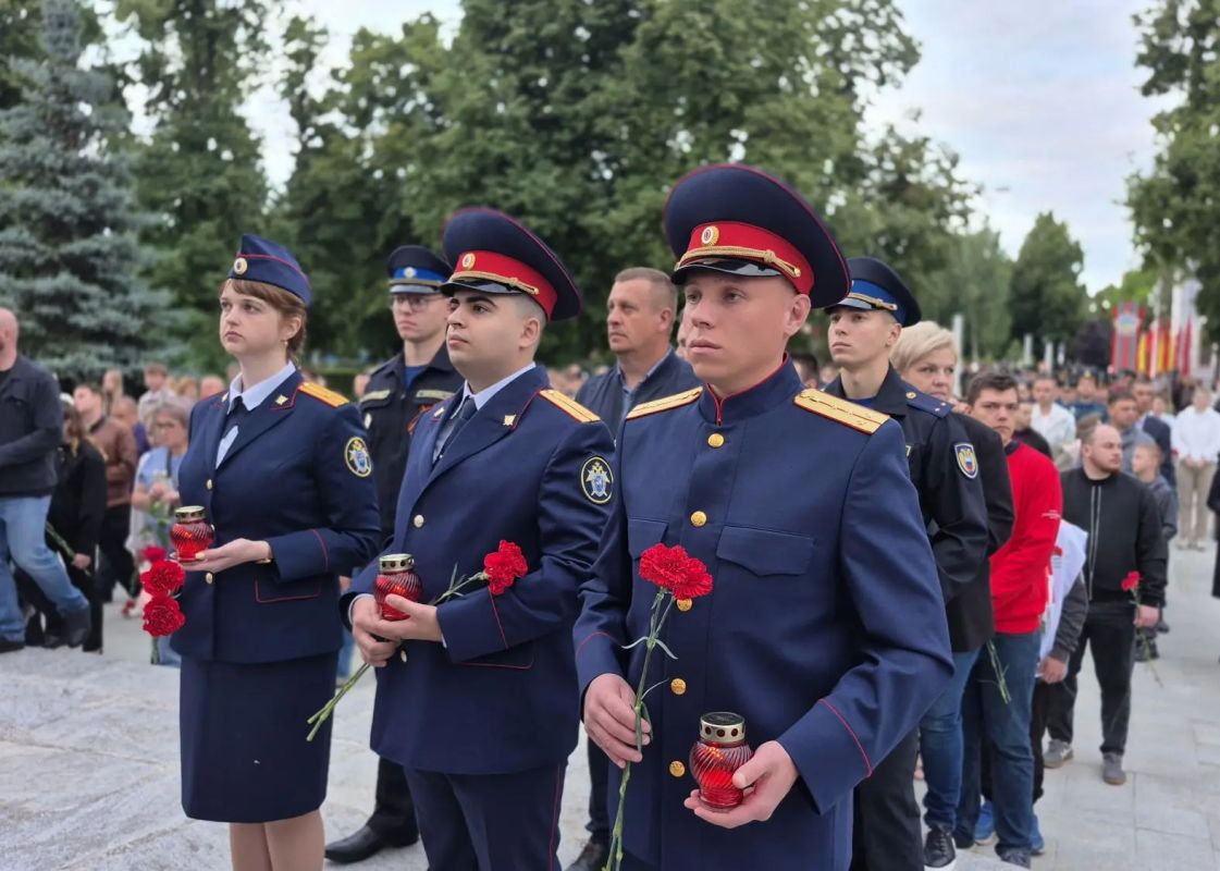 Офицеры следственного управления СК России по Тамбовской области приняли участие в мероприятиях, посвященных Дню памяти и скорби Офицеры следственного управления СК России по Тамбовской области приняли участие в мероприятиях, посвященных Дню памяти и скорби