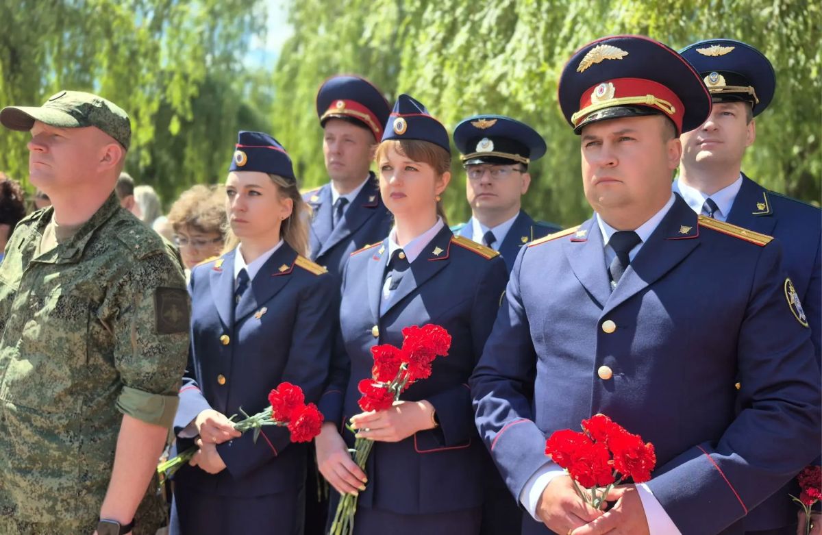В День памяти и скорби руководитель и сотрудники следственного управления СК России по Тамбовской области присоединились к общероссийской акции «Минута молчания» В День памяти и скорби руководитель и сотрудники следственного управления СК России по Тамбовской области присоединились к общероссийской акции «Минута молчания»