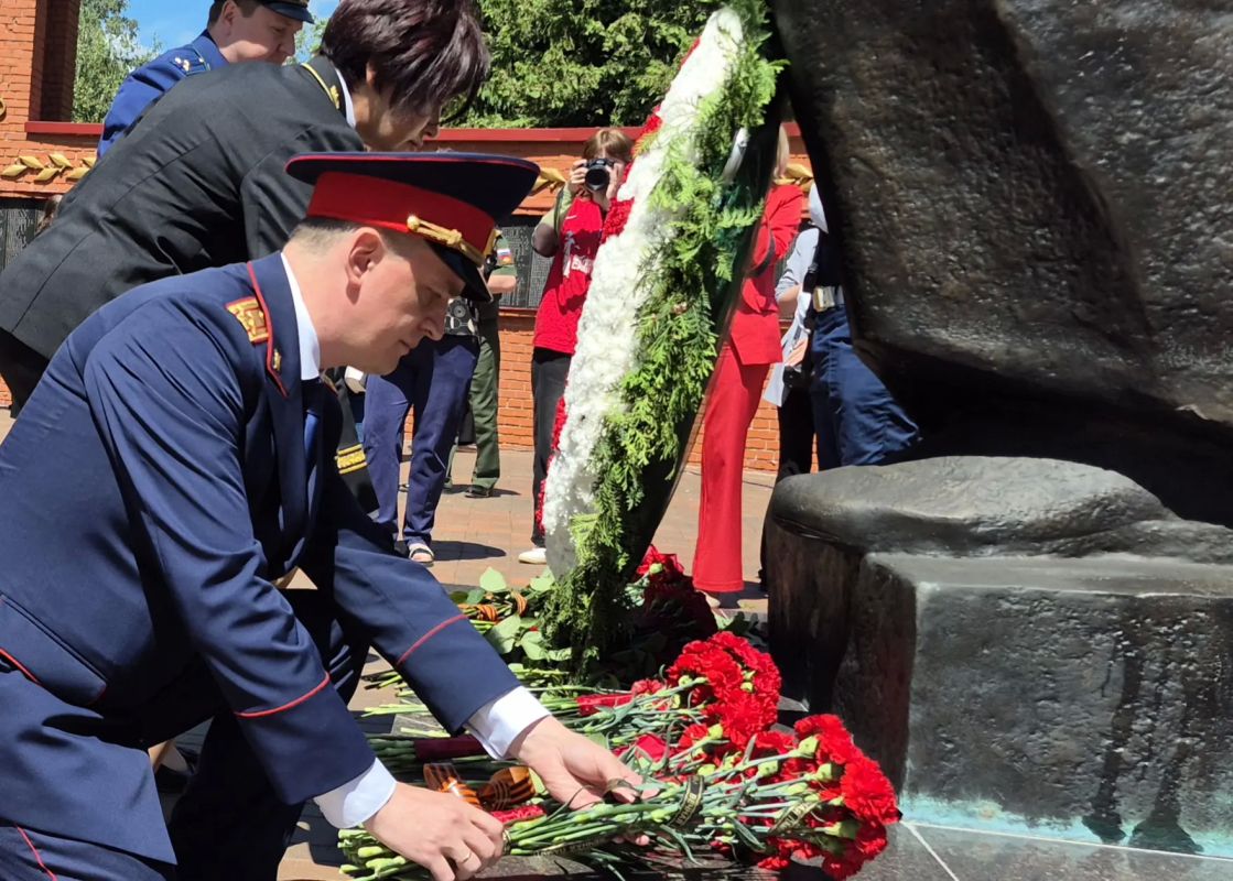 В День памяти и скорби руководитель и сотрудники следственного управления СК России по Тамбовской области присоединились к общероссийской акции «Минута молчания» В День памяти и скорби руководитель и сотрудники следственного управления СК России по Тамбовской области присоединились к общероссийской акции «Минута молчания»