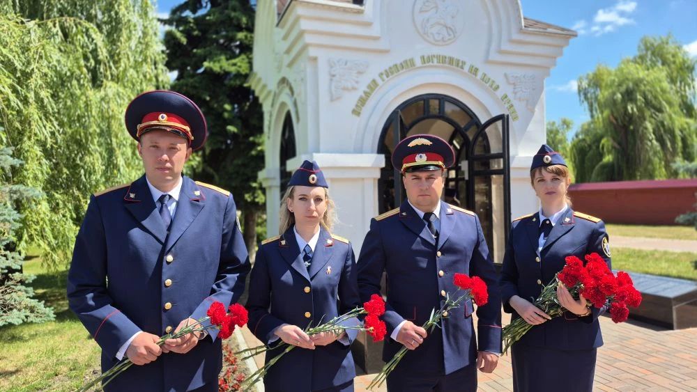 В День памяти и скорби руководитель и сотрудники следственного управления СК России по Тамбовской области присоединились к общероссийской акции «Минута молчания» В День памяти и скорби руководитель и сотрудники следственного управления СК России по Тамбовской области присоединились к общероссийской акции «Минута молчания»