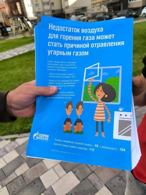 По поручению главы администрации Тамбова Максима Косенкова в течение всего лета во дворах многоквартирных домов проводятся «зелёные площадки» – встречи жителей с представителями администрации города и различных ведомств По поручению главы администрации Тамбова Максима Косенкова в течение всего лета во дворах многоквартирных домов проводятся «зелёные площадки» – встречи жителей с представителями администрации города и различных ведомств