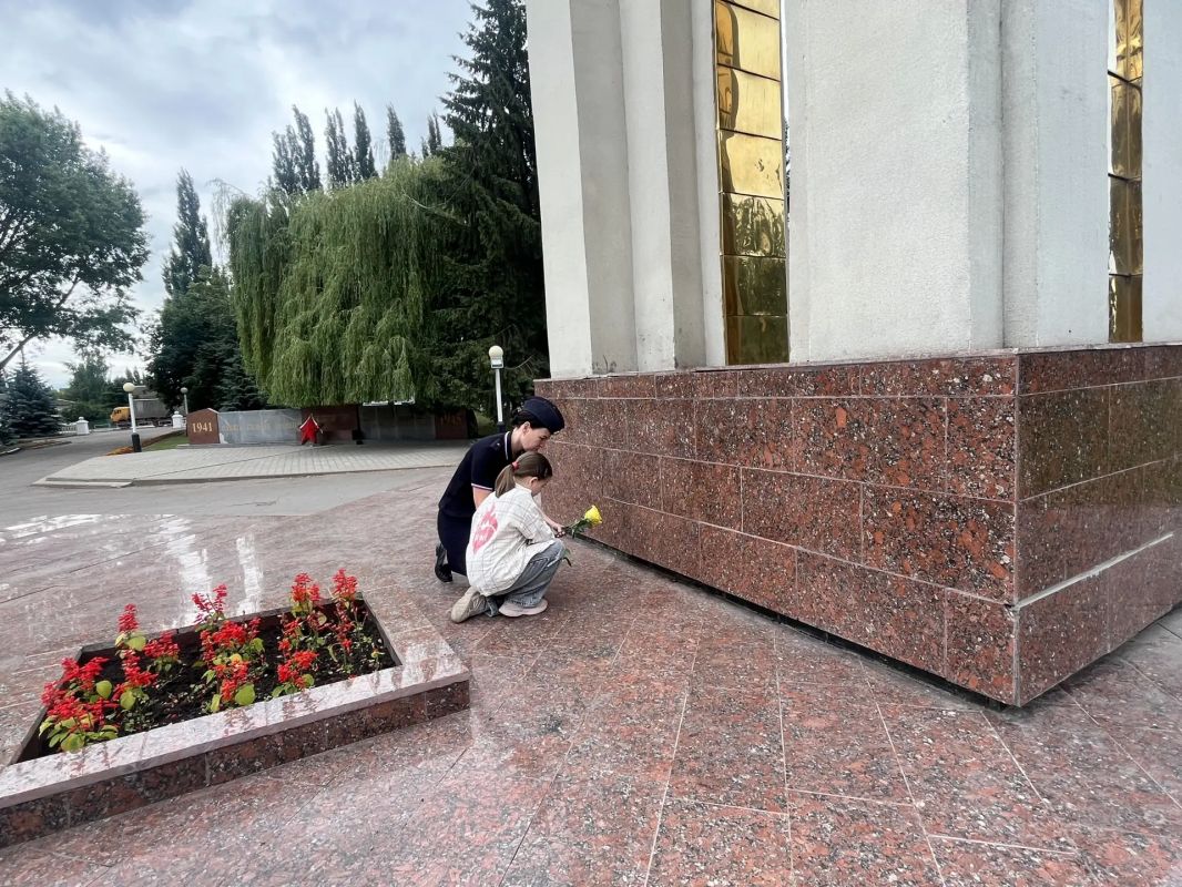 В Мичуринске транспортная полиция провела мероприятие, посвященное Дню памяти и скорби В Мичуринске транспортная полиция провела мероприятие, посвященное Дню памяти и скорби
