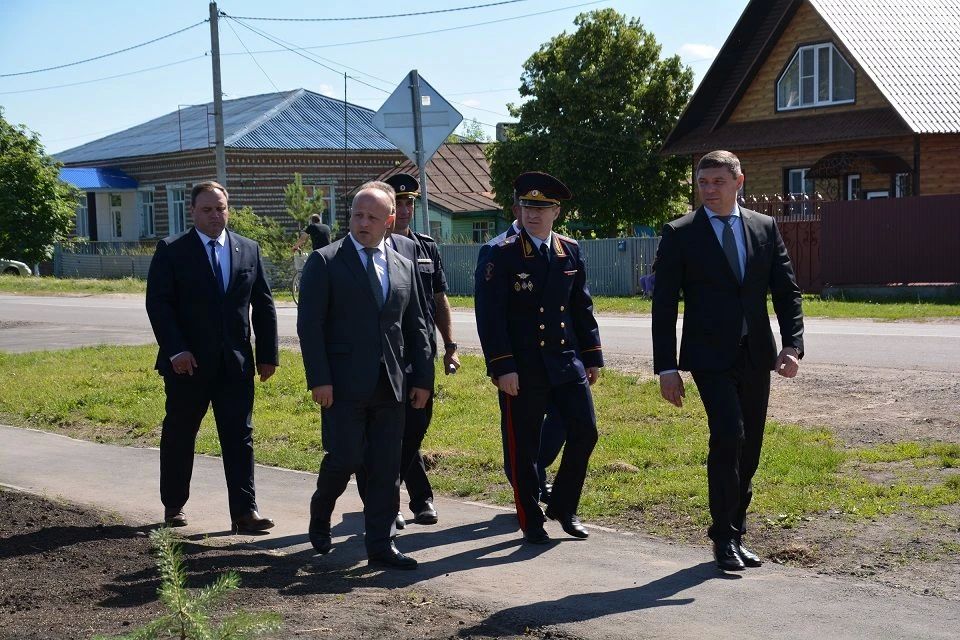 В селе Платоновка участковому вручили ключи от административно-жилого комплекса В селе Платоновка участковому вручили ключи от административно-жилого комплекса