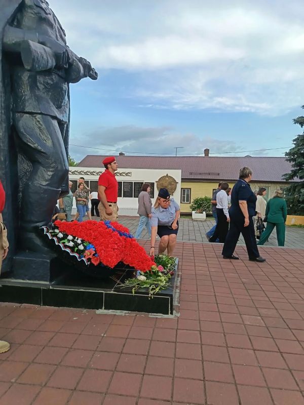 Сосновские полицейский вместе с общественниками зажгли «Свечи памяти» Сосновские полицейский вместе с общественниками зажгли «Свечи памяти»