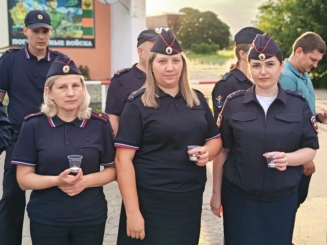 Сосновские полицейский вместе с общественниками зажгли «Свечи памяти» Сосновские полицейский вместе с общественниками зажгли «Свечи памяти»