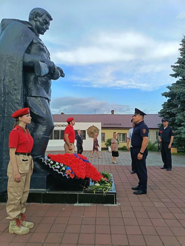 Сосновские полицейский вместе с общественниками зажгли «Свечи памяти» Сосновские полицейский вместе с общественниками зажгли «Свечи памяти»