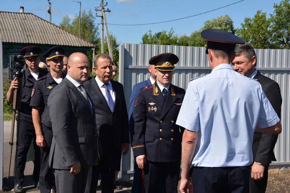 В селе Платоновка участковому вручили ключи от административно-жилого комплекса В селе Платоновка участковому вручили ключи от административно-жилого комплекса