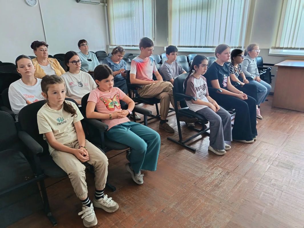 ОМВД России «Сосновский» распахнул двери для детского лагеря дневного пребывания «Мелодинка» ОМВД России «Сосновский» распахнул двери для детского лагеря дневного пребывания «Мелодинка»