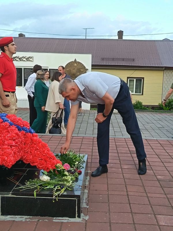 Сосновские полицейский вместе с общественниками зажгли «Свечи памяти» Сосновские полицейский вместе с общественниками зажгли «Свечи памяти»
