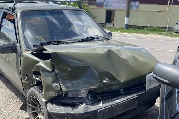 Девушка попала в больницу после столкновения легковушек в Уварове Девушка попала в больницу после столкновения легковушек в Уварове