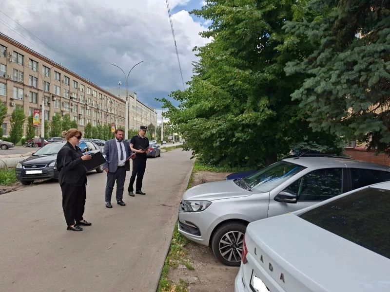 Рейдовые мероприятия по пресечению парковки на зелёных зонах Рейдовые мероприятия по пресечению парковки на зелёных зонах
