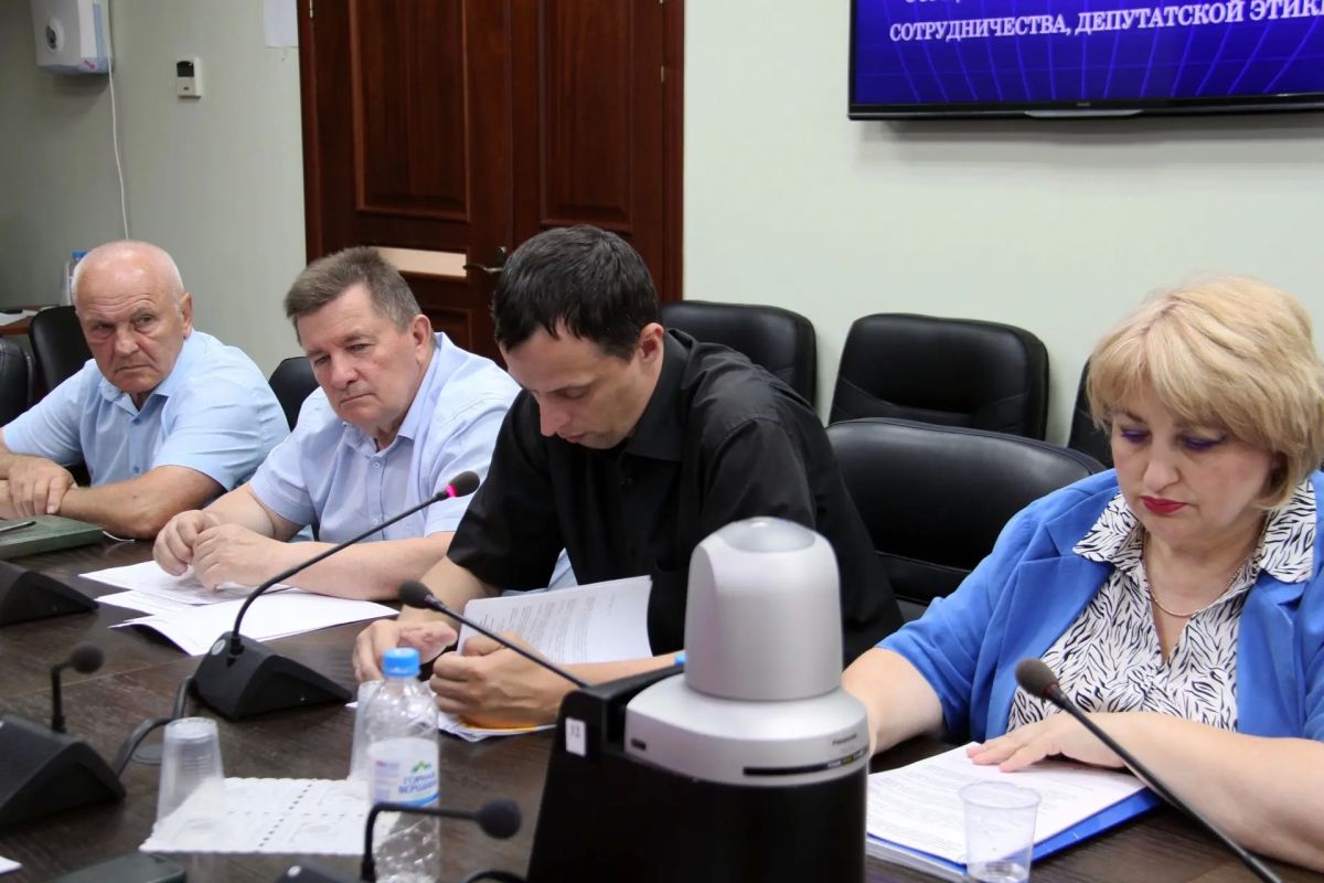 Под председательством Павла Моисеева прошло заседание комитета по связям с органами местного самоуправления, общественными организациями, вопросам осуществления международного сотрудничества, депутатской этике Под председательством Павла Моисеева прошло заседание комитета по связям с органами местного самоуправления, общественными организациями, вопросам осуществления международного сотрудничества, депутатской этике