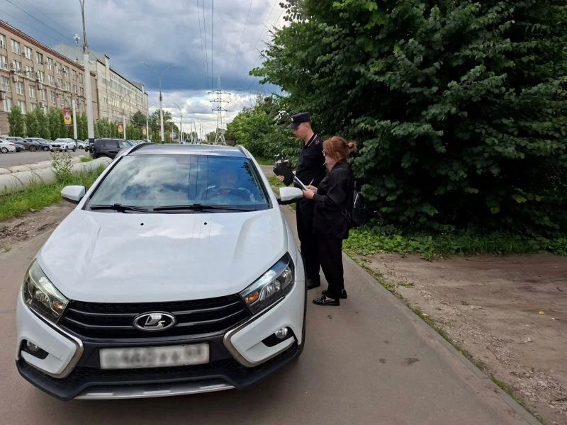 Рейдовые мероприятия по пресечению парковки на зелёных зонах Рейдовые мероприятия по пресечению парковки на зелёных зонах