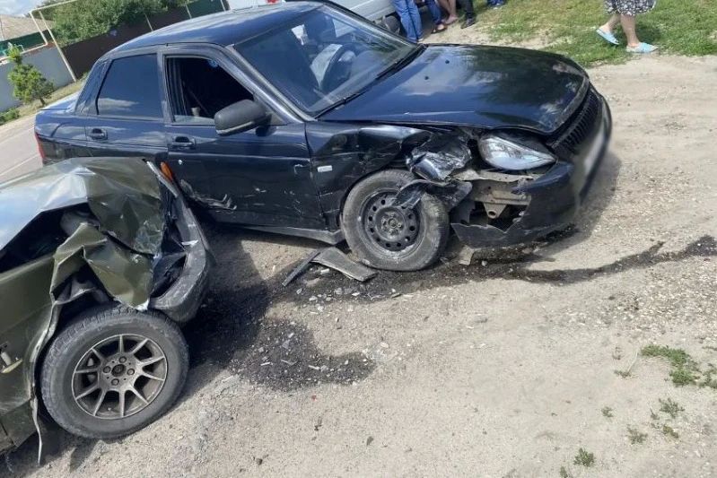 Девушка попала в больницу после столкновения легковушек в Уварове