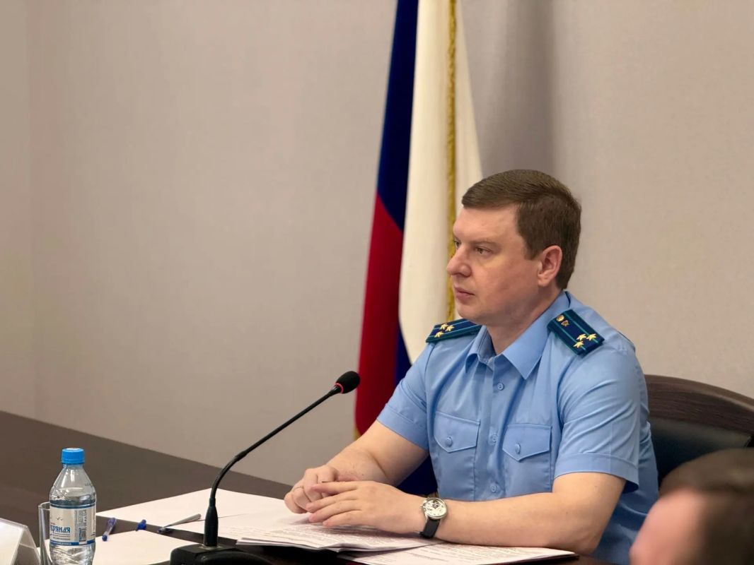 Сегодня в прокуратуре состоялось расширенное заседание коллегии, посвященное состоянию законности и практике прокурорского надзора за исполнением законодательства в сфере образования Сегодня в прокуратуре состоялось расширенное заседание коллегии, посвященное состоянию законности и практике прокурорского надзора за исполнением законодательства в сфере образования