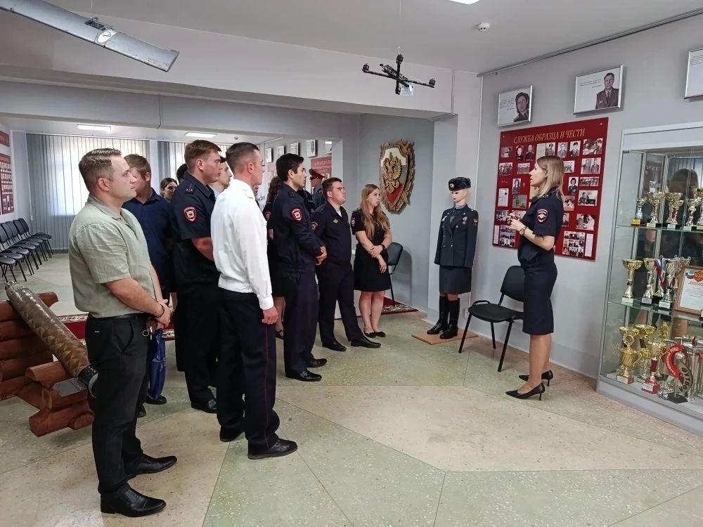 В ОМВД России «Тамбовский» провели экскурсию в честь Дня ветеранов боевых действий В ОМВД России «Тамбовский» провели экскурсию в честь Дня ветеранов боевых действий