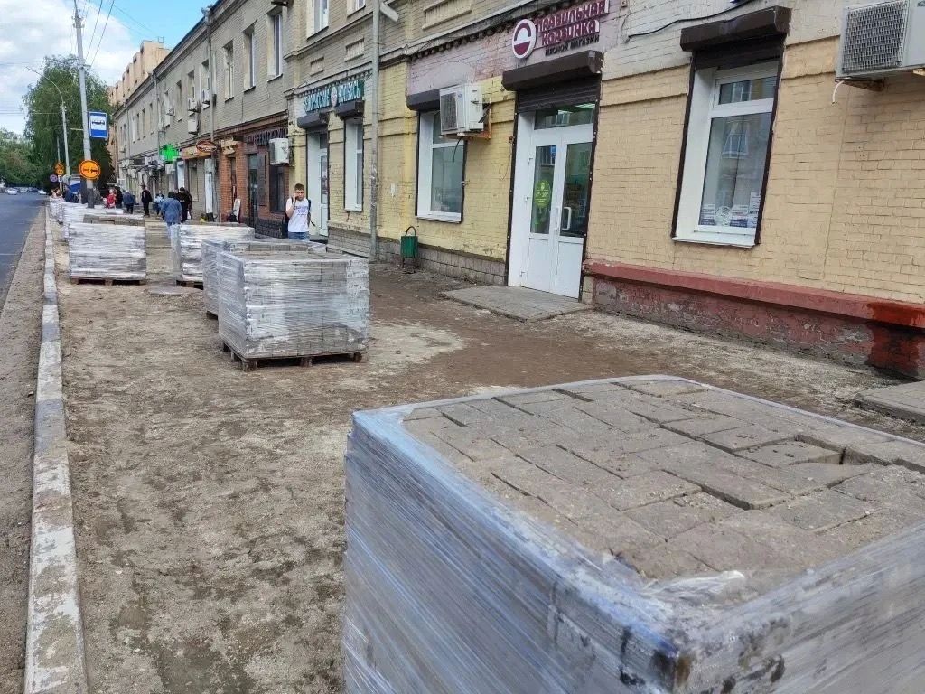 Максим Косенков потребовал скорректировать сроки благоустройства тротуаров на улице Московской