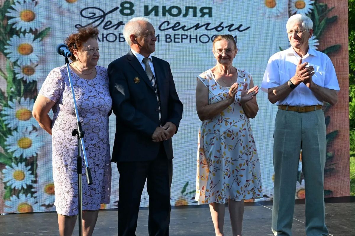 Сегодня в Тамбове состоялась душевная программа «Признание Тамбову», посвящённая Дню семьи, любви и верности Сегодня в Тамбове состоялась душевная программа «Признание Тамбову», посвящённая Дню семьи, любви и верности